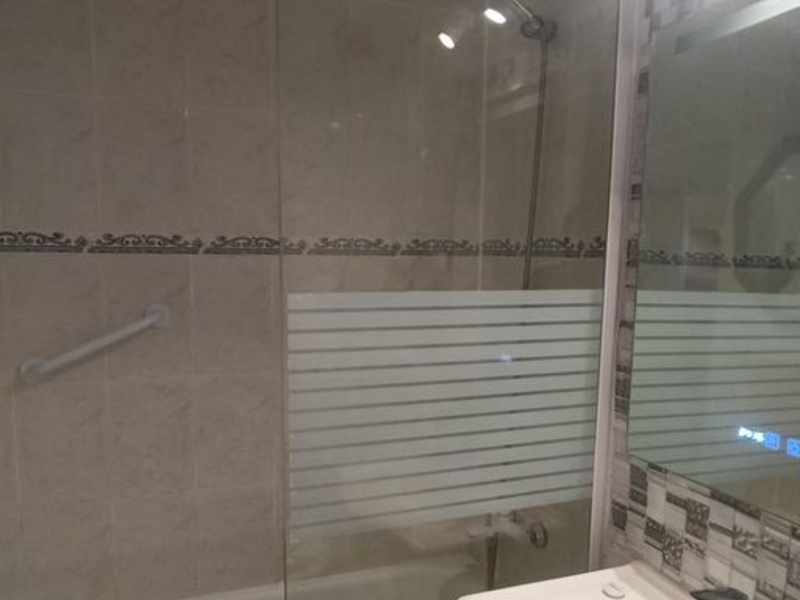 Showerdoor con vidrio laminado Vaparaiso 
