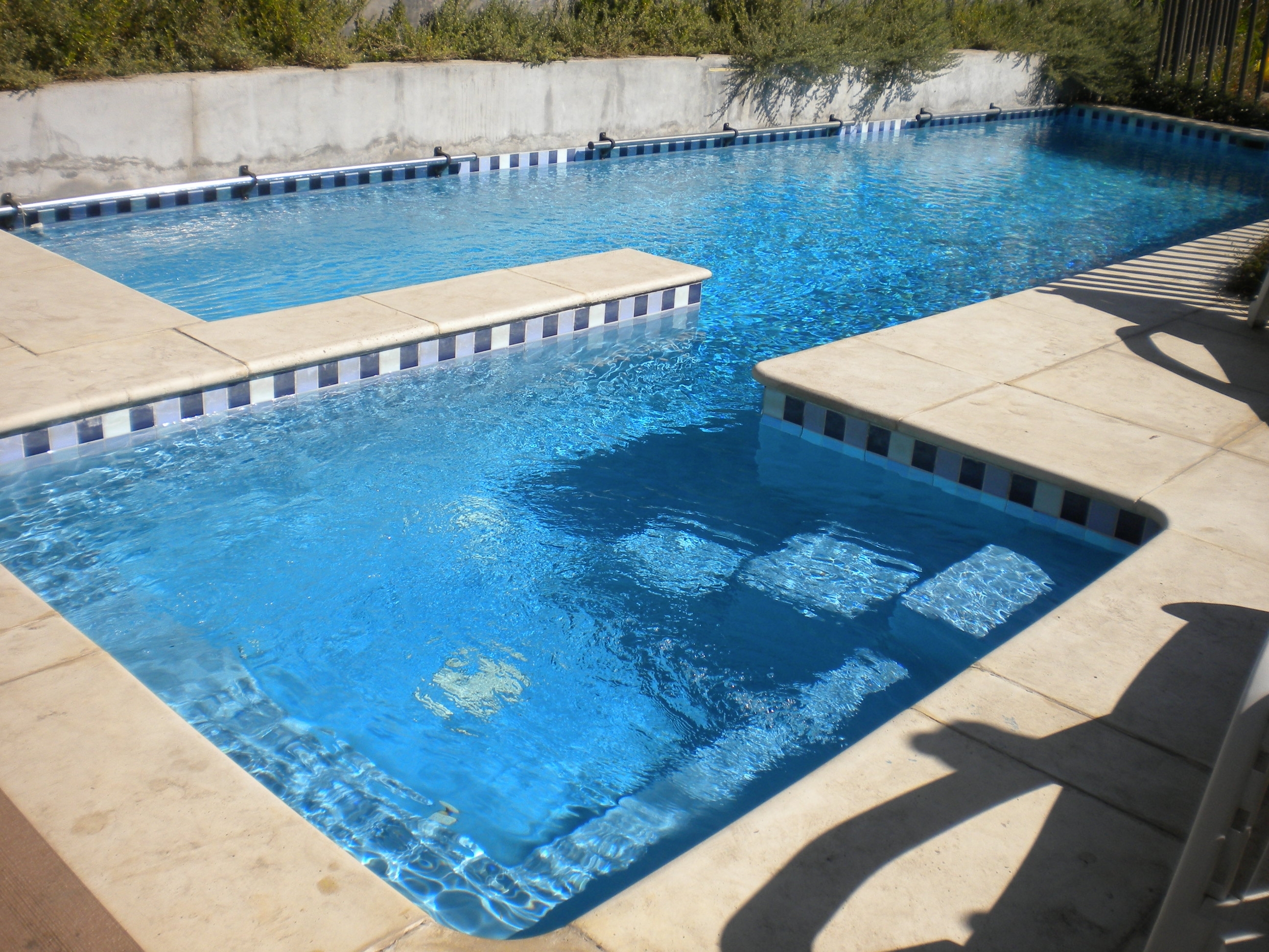 BORDE DE PISCINA O GRADA CANTO RECTO : La Cantera | CONSTRUEX
