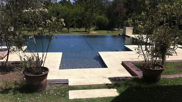 BORDE DE PISCINA CANTO RECTO CON FALDÓN 8CM : La Cantera | CONSTRUEX