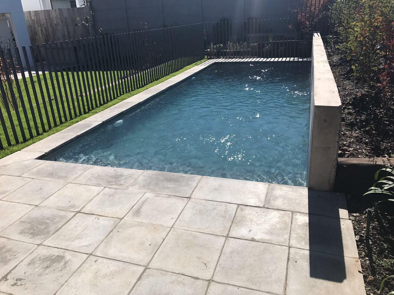 BORDE DE PISCINA O GRADA CANTO RECTO : La Cantera | CONSTRUEX
